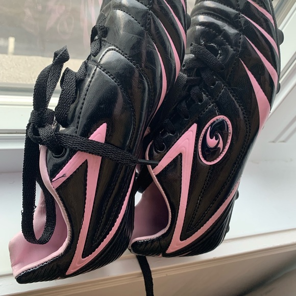 Cleated shoes for soccer player, black and pink Color, size US6 or EUR 37, new - Picture 1 of 6